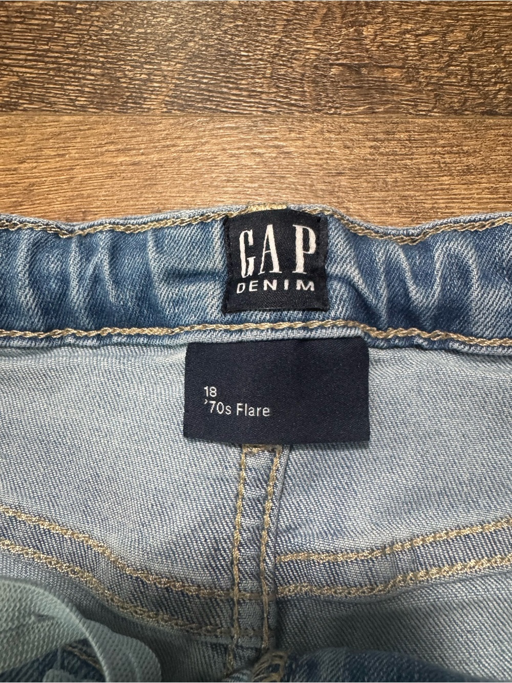 Gap Kids Girls 70s Flare Jeans Size 18 Light Wash Boho Retro Denim With Slit Hem - Picture 4 of 5